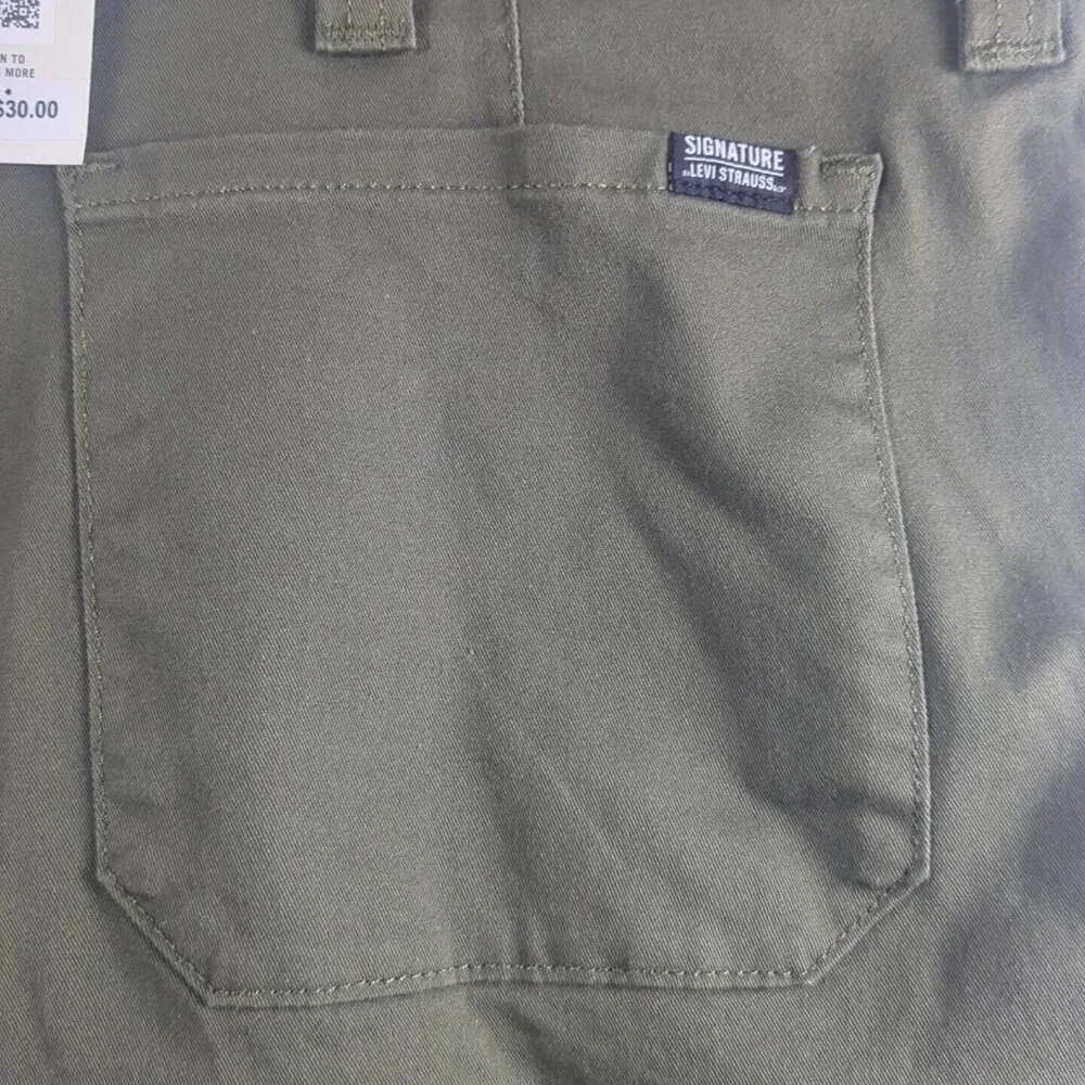 Signature Gold Levi Strauss Olive Green Cargo Shorts Mens‎ 46 Hits At The Knee